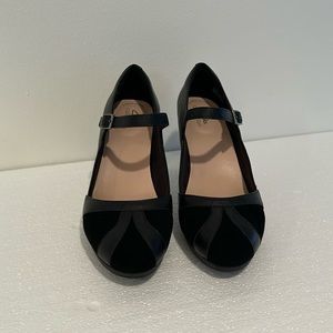 NEW Clarks Women's Ambyr Light Mary Jane High-Heel Pumps in black, sz 9.5W